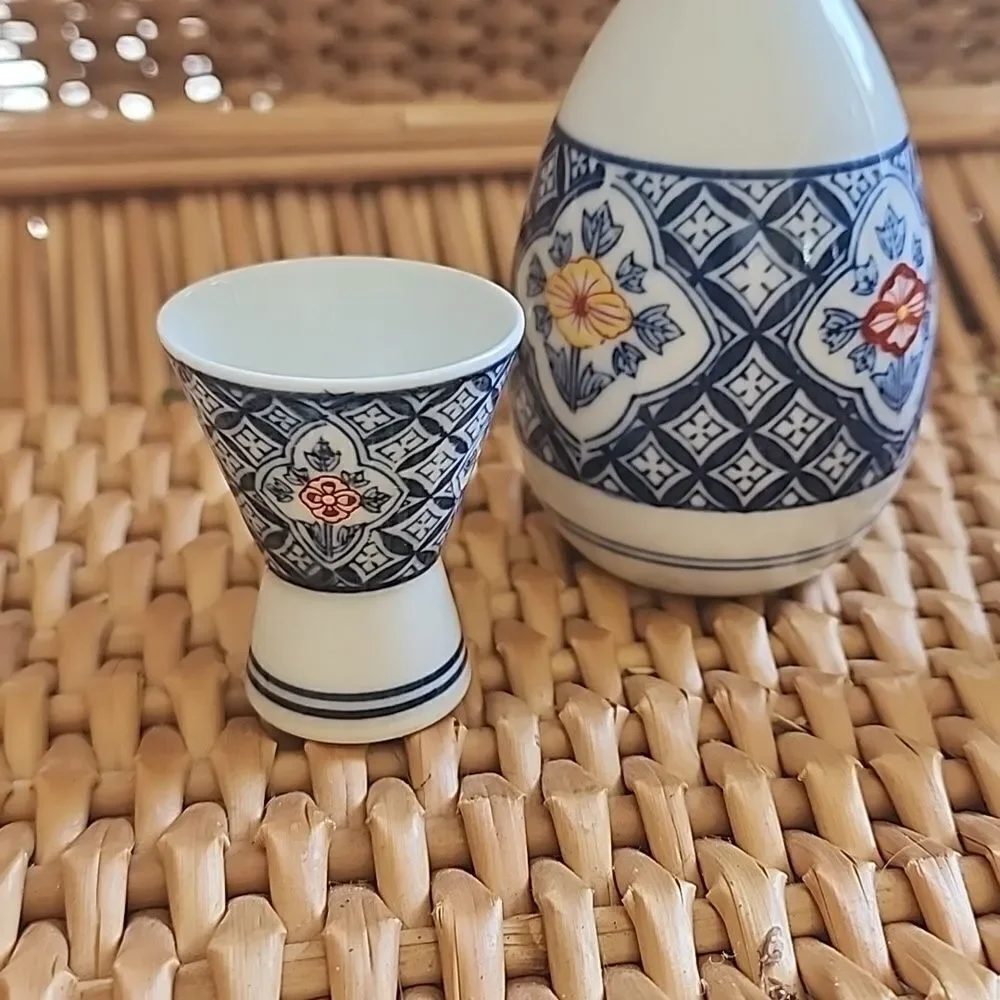 Vintage Blue & White Floral Tokkuri Ochoko Arita Ware Sake 3 Piece Set